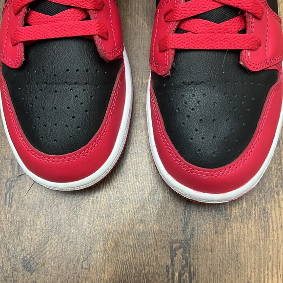 Air Jordan 1 low Gum red/black 4Y=W5.5! Preowned great condition w/o box! - Picture 4 of 12